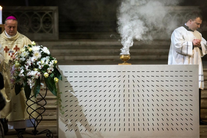 Úprava liturgického prostoru v kostele Nanebevzetí Panny Marie v Chrudimi